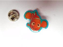 Superbe Pin's , Disney , Personnage Poisson Marin  , Cinéma , Film Le Monde De Nemo - Disney