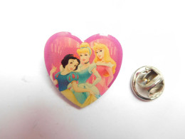 Superbe Pin's , Disney , Princesses  , Cinéma , Film Blanche Neige - Disney