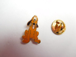 Superbe Pin's En EGF , Disney , Chien Pluto , Signé Disney - Disney