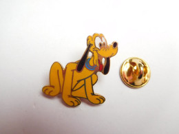 Superbe Pin's En EGF , Disney , Chien Pluto , Signé Disney - Disney