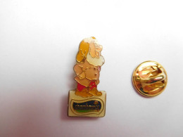 Beau Pin's , Disney , Blanche Et Les 7 Nains , Chambourcy , Signé JH/ Disney - Disney