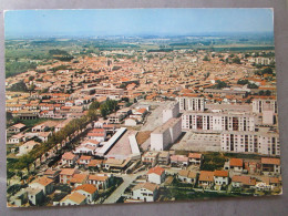CP 34 Hérault LUNEL - Vue Générale Aérienne  Les Pavillons Et La Cité H.L.M.  Vers 1970 - Lunel