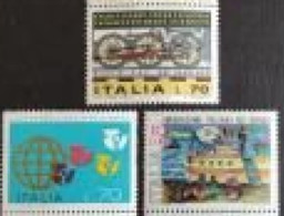 ITALIA 1975   CONGRESSO DELLE FERROVIE-ANNO DELLA DONNA-EMIGRAZIONE ITALIANA NEL MONDO - 1971-80: Nieuw/plakker