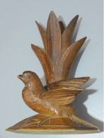 - SUPPORT VASE CORNET En BOIS FORET NOIRE Avec Un OISEAU Sculpté Collection    E - Otros & Sin Clasificación