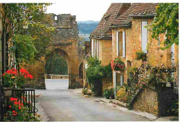 24 - Domme - Ruelle De La Bastide - Au Fond La Porte Del Bos En Arc Brisé - CPM - Voir Scans Recto-Verso - Domme