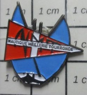 511B Pin's Pins / Beau Et Rare / BATEAUX / BARQUE DE PECHE NMR NAUTIQUE MEILLERIE TOURRONDE C'est Poincaré - Boten