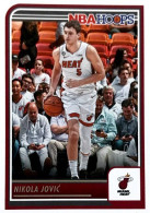 156 Nikola Jovic - Miami Heat - Carte Panini 2023-2024 NBA Hoops Base Cards - Sonstige & Ohne Zuordnung