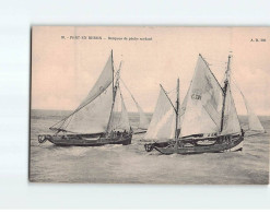 PORT EN BESSIN : Barques De Pêche Sortant - Très Bon état - Port-en-Bessin-Huppain