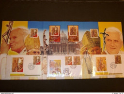 Folder Album Papi Giovanni Paolo II Benedetto XVI Buste Primo Giorno Francobolli - Collections (en Albums)