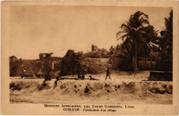 PC GOLD COAST GHANA FORTIFICATION D'UN VILLAGE MISSIONARIES (a53362) - Ghana - Gold Coast