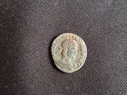 Monnaie Antique Romaine Constance II César. Revers GLORIA EXERCITVS - Andere - Europa