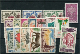 V - CAMEROUN : Année 1962 : N° 335 à 338 Et 354 à 360 + PA 52 à 56. 17 Timbres Tous NSC ** - Kameroen (1960-...)