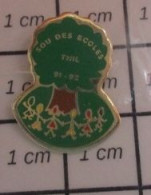 511B  Pin's Pins / Beau Et Rare / ADMINISTRATIONS / LE SOU DES ECOLES THIL ENFANTS RONDE ARBRE - Administration