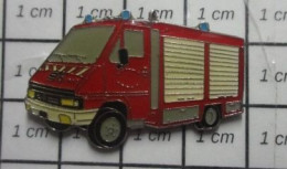 910A Pin's Pins / Beau Et Rare / POMPIERS / SAPEURS POMPIERS FOURGON ROUGE - Feuerwehr