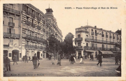 CPA 03 VICHY / PLACE VICTOR HUGO ET RUE DE NIMES / Cliché Rare - Vichy