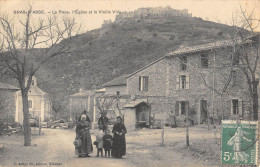 CPA 04 BRAS D'ASSE / LA PLACE / L'EGLISE ET LA VIEILLE VILLE / Cliché Rare - Andere & Zonder Classificatie