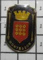 910A Pin's Pins / Beau Et Rare / POMPIERS / SAPEURS POMPIESR MONTBAZON BLASON ECUSSON ARMOIRIES - Firemen