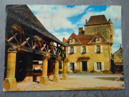 LES ANCIENS HALLES ET LA MAISON DU GOUVERNEUR - Domme