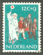 670 Netherlands Children Crossing Street Enfants Rue (NET-93) - Accidentes Y Seguridad Vial