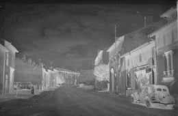 TRÈS GRANDE PLAQUE DE VERRE, RUE DE LORRAINE Á SOMMERVILLER. MEURTHE-ET-MOSELLE. VERS 1950. - Plaques De Verre