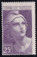 France Variétés  N°731 "République Francaise" Blanc  Qualité:** - Sin Clasificación