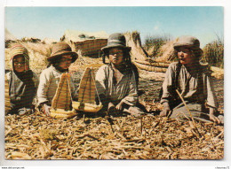 GF Pérou 004, Puno, Lago Titicaca, Ninos, Uros En Las Isllas Flotantes - Perù