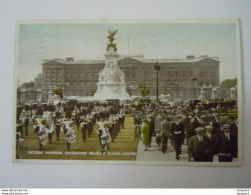 London Victoria Memorial Buckingham Palace & Guards Animated Animée Edit Selfridge Used 1936 1 Corner Little Damaged - Buckingham Palace