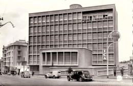 Algérie Française  - Mostaganem : Palais Des Finances . Station Service SHELL , Voitures  Traction , Juva 4, Peugeot - Turismo