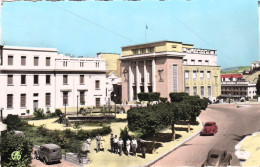 Algérie  - Mostaganem   : Nouveau Square  Et Palais Consulaire , Voitures , Autos Juva 4 , Peugeot . - Mostaganem