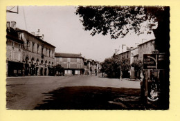 64. SAINT-PALAIS – Place De L'Hôtel De Ville / CPSM (voir Scan Recto/verso) - Saint Palais