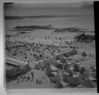 PLAQUE DE VERRE STÉRÉO, GRANDE PLAGE DE SAINT-MALO, ILLE-ET-VILAINE. BRETAGNE. VERS 1950. - Glasdias