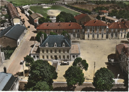 54 - JARNY - BEAU PLAN SUR MAIRIE HOTEL DE VILLE - STADE AVEC TRIBUNE - ETAT NEUF - Jarny