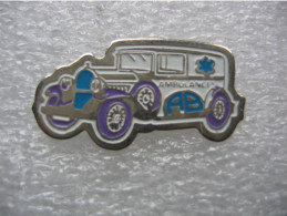 Pin's D'une Ancienne Ambulance - Medical