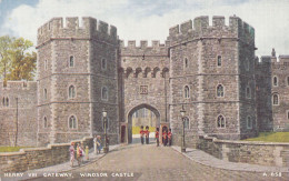 CI41.Vintage Postcard.Henry VIII Gateway, Windsor Castle. Berkshire.Brian Gerald - Windsor