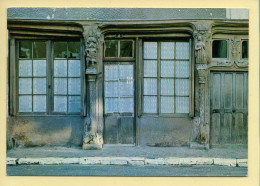 28. EPERNON – Maison Du Moyen-Age / Place Du Change / Bois Sculpté Du XVè S (voir Scan Recto/verso) - Epernon