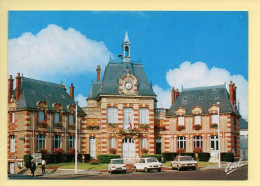 28. AUNEAU – L'hôtel De Ville (vieilles Voitures) (voir Scan Recto/verso) - Auneau