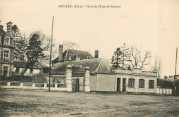 27* BRETEUIL  Place De Pillon De Buhorel       RL33.0364 - Breteuil
