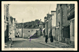 A69  FRANCE CPA NOYERS ( YONNE ) - PLACE DU GRENIER A SEL - Colecciones Y Lotes