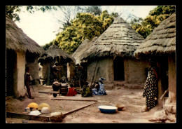 AFRIQUE NOIRE - SERIE L'AFRIQUE EN COULEURS - VILLAGE AFRICAIN - EDITEUR HOA-QUI - Non Classificati