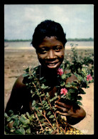 AFRIQUE NOIRE - SERIE L'AFRIQUE EN COULEURS - JEUNE FILLE AUX FLEURS - EDITEUR HOA-QUI - Non Classificati