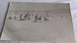 1928 Photo People Playing In Snow On Frozen River Netherlands - Europe