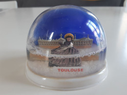 Ancienne Boule à Neige - Ville De Toulouse - Souvenirs