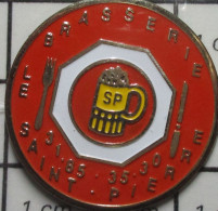 511c  Pin's Pins / Beau Et Rare / BOISSONS / ASSIETTE CHOPE BIERE BRASSERIE LE ST PIERRE - Beverages