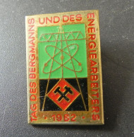 Old Badge Deutschland Germany DDR - Tag Des Bergamanns Und Des Energiearbeiters 1982 - Sin Clasificación