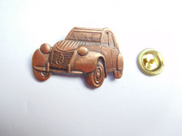 Superbe Pin's En Relief  , Auto Citroën 2 CV , 2CH , Bronze - Citroën