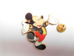 Superbe Big Pin's En Zamac  , Disney , Mickey - Disney