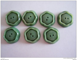 7 Vintage Groene Knopen Plastic  Boutons Vert 2 Cm - Botones