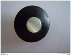 Zwarte Knoop Bakeliet Parelmoer Bakelite Nacre Bouton Noir 2,60 Cm - Boutons