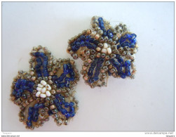 Vintage 2 Bloemtjes Gemaakt Van Pareltjes 2 Fleurs Fait De Petit Perles Form 2,5 & 2,8 Cm - Other & Unclassified