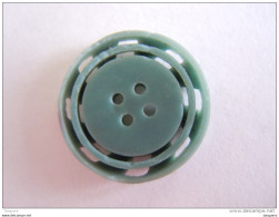 4 Vintage Verschillende Knopen Plastic 4 Boutons Differents 1,80  & 2 & 2,2 & 2,3 Cm - Buttons